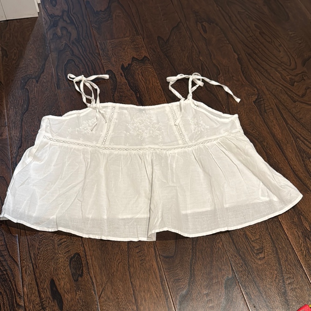 H&M divided White Sleeveless Embroidered Top